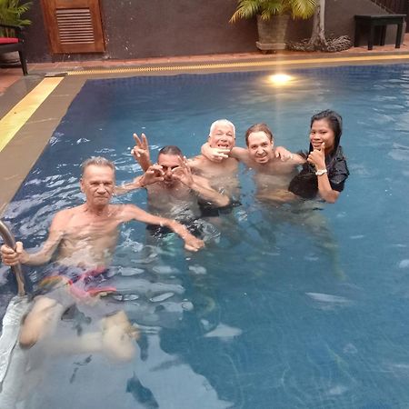 White Monkey Hotel Siem Reap Bagian luar foto