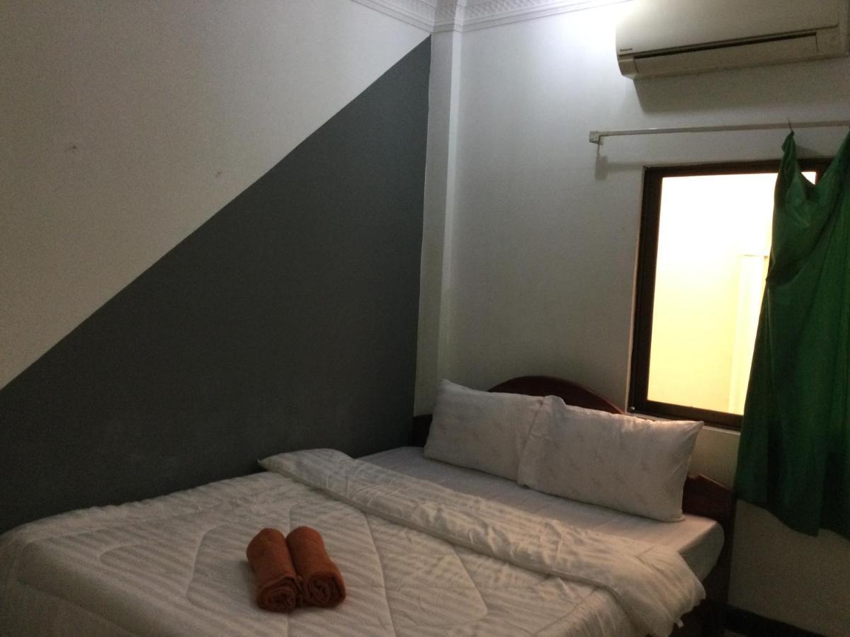White Monkey Hotel Siem Reap Bagian luar foto