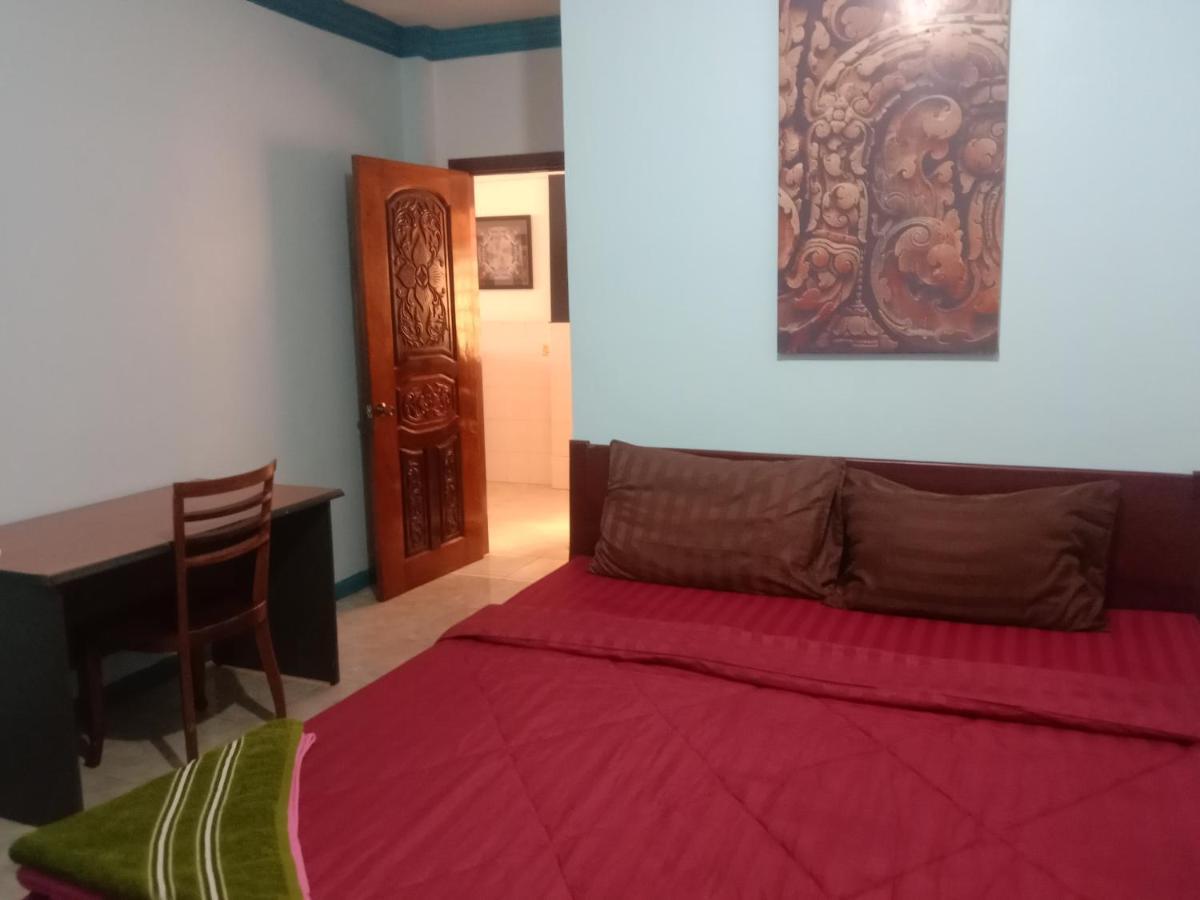 White Monkey Hotel Siem Reap Bagian luar foto