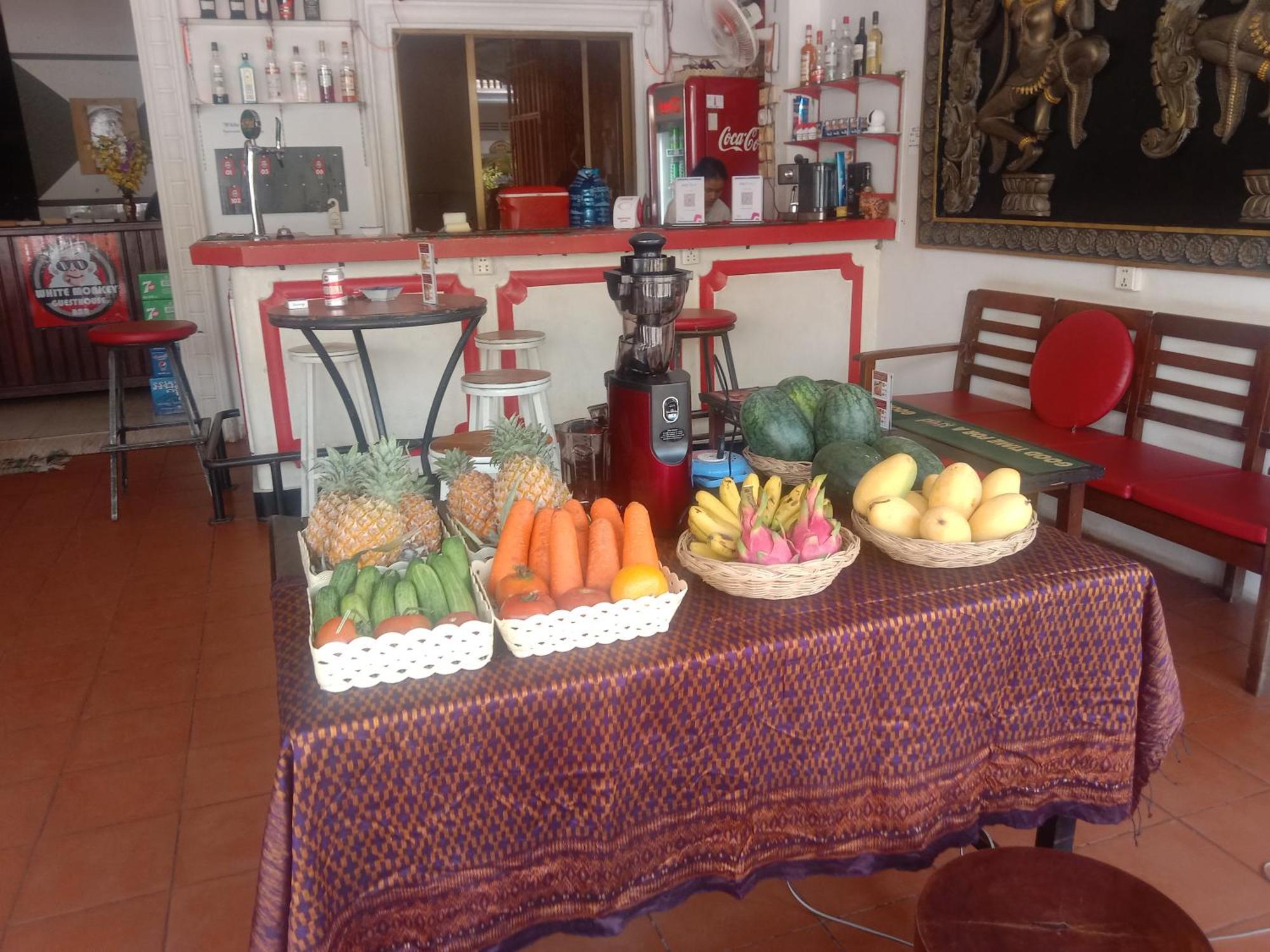 White Monkey Hotel Siem Reap Bagian luar foto