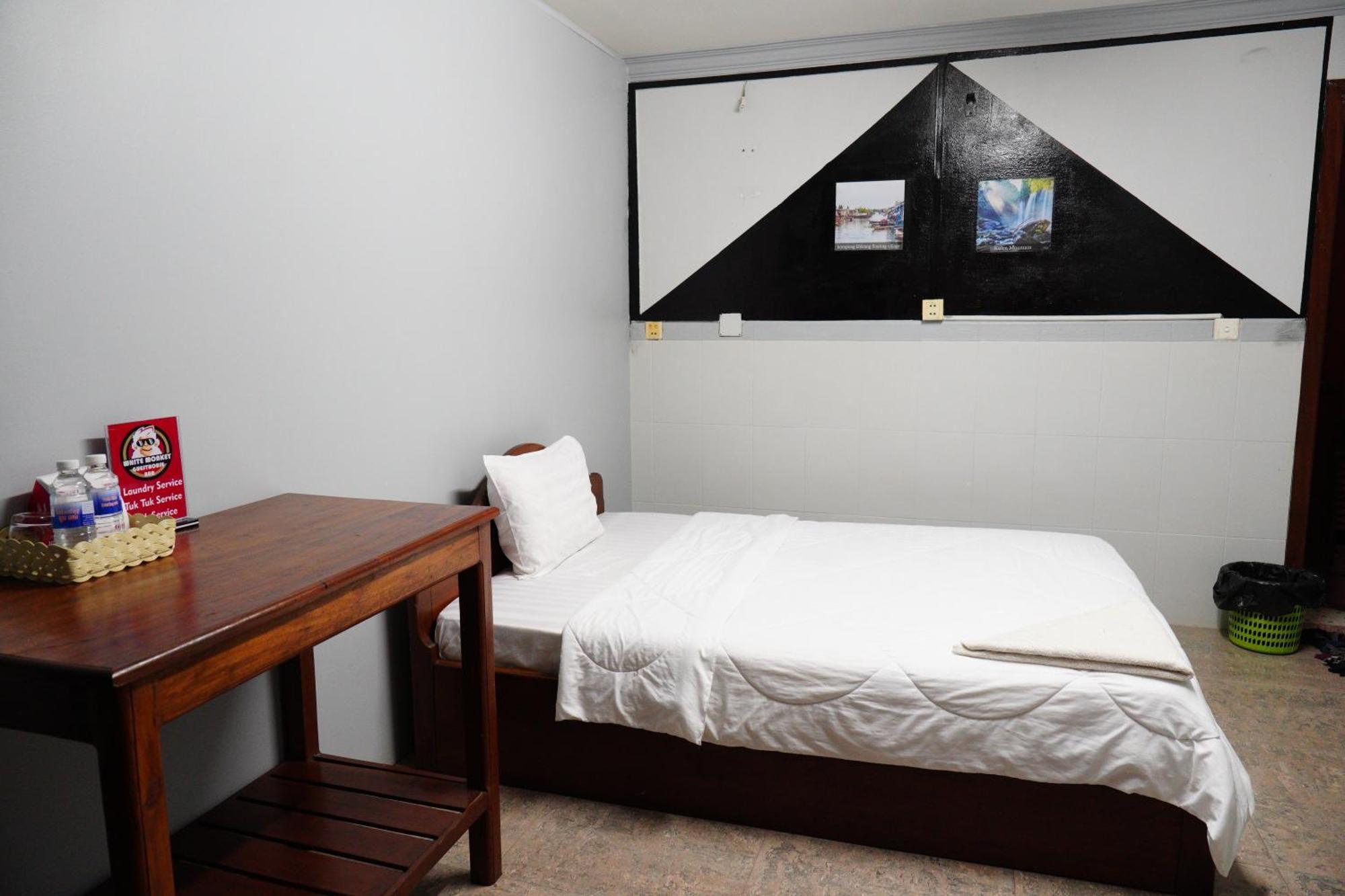 White Monkey Hotel Siem Reap Bagian luar foto