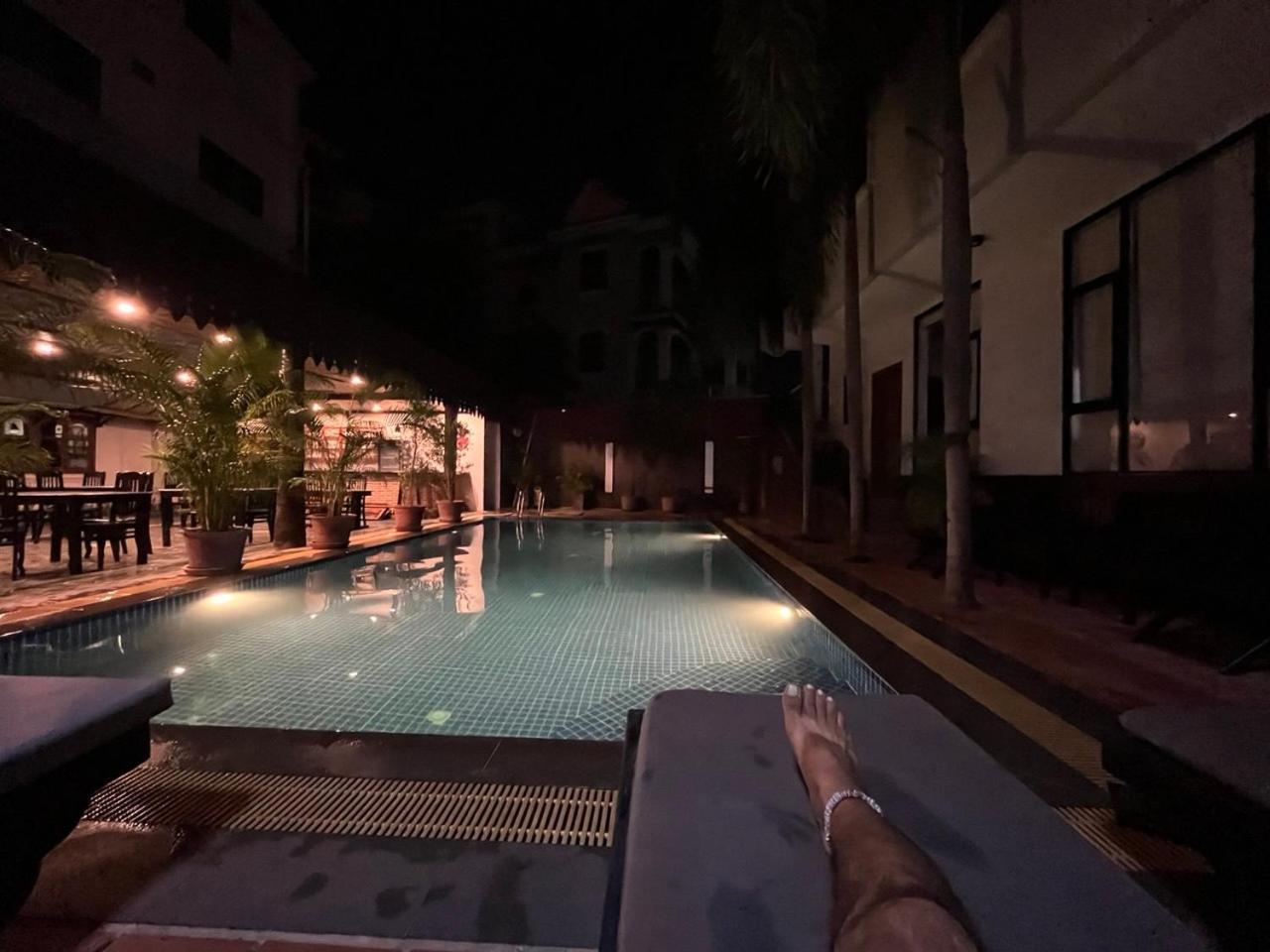White Monkey Hotel Siem Reap Bagian luar foto