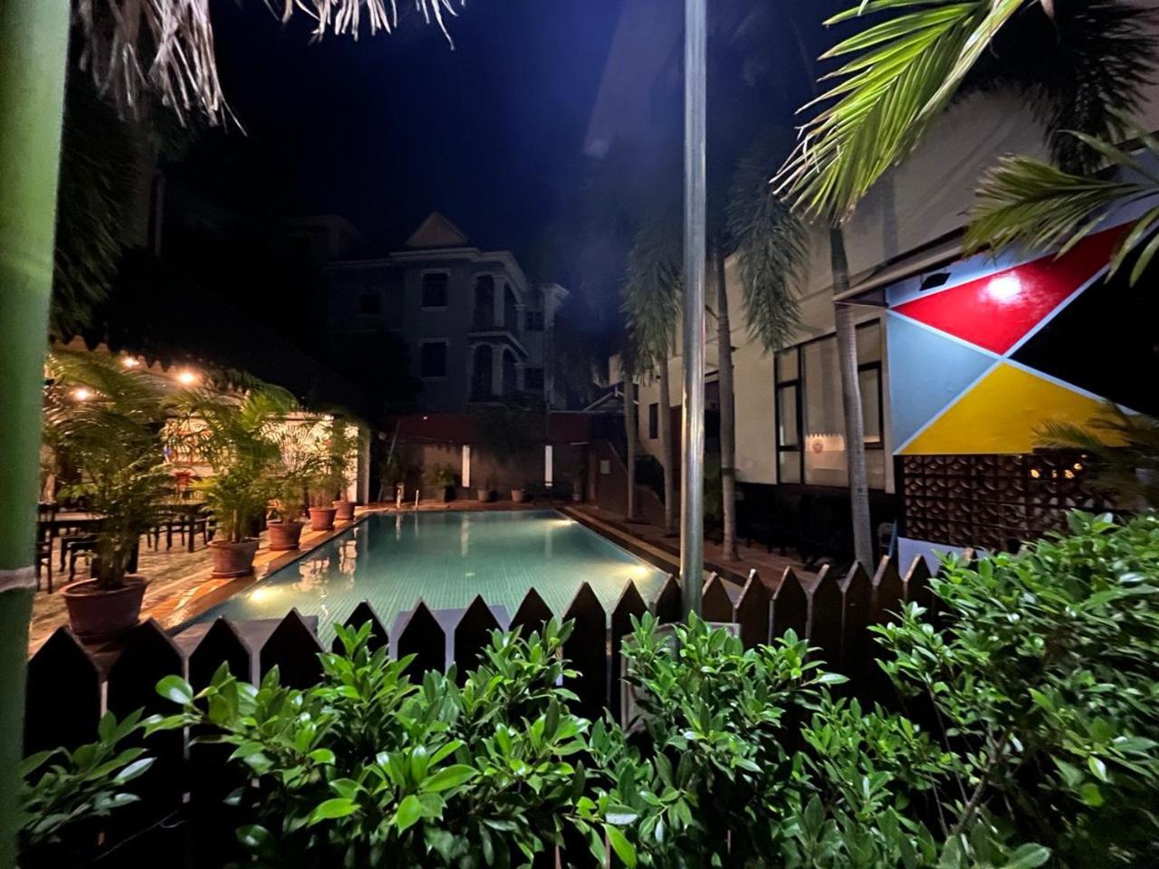 White Monkey Hotel Siem Reap Bagian luar foto