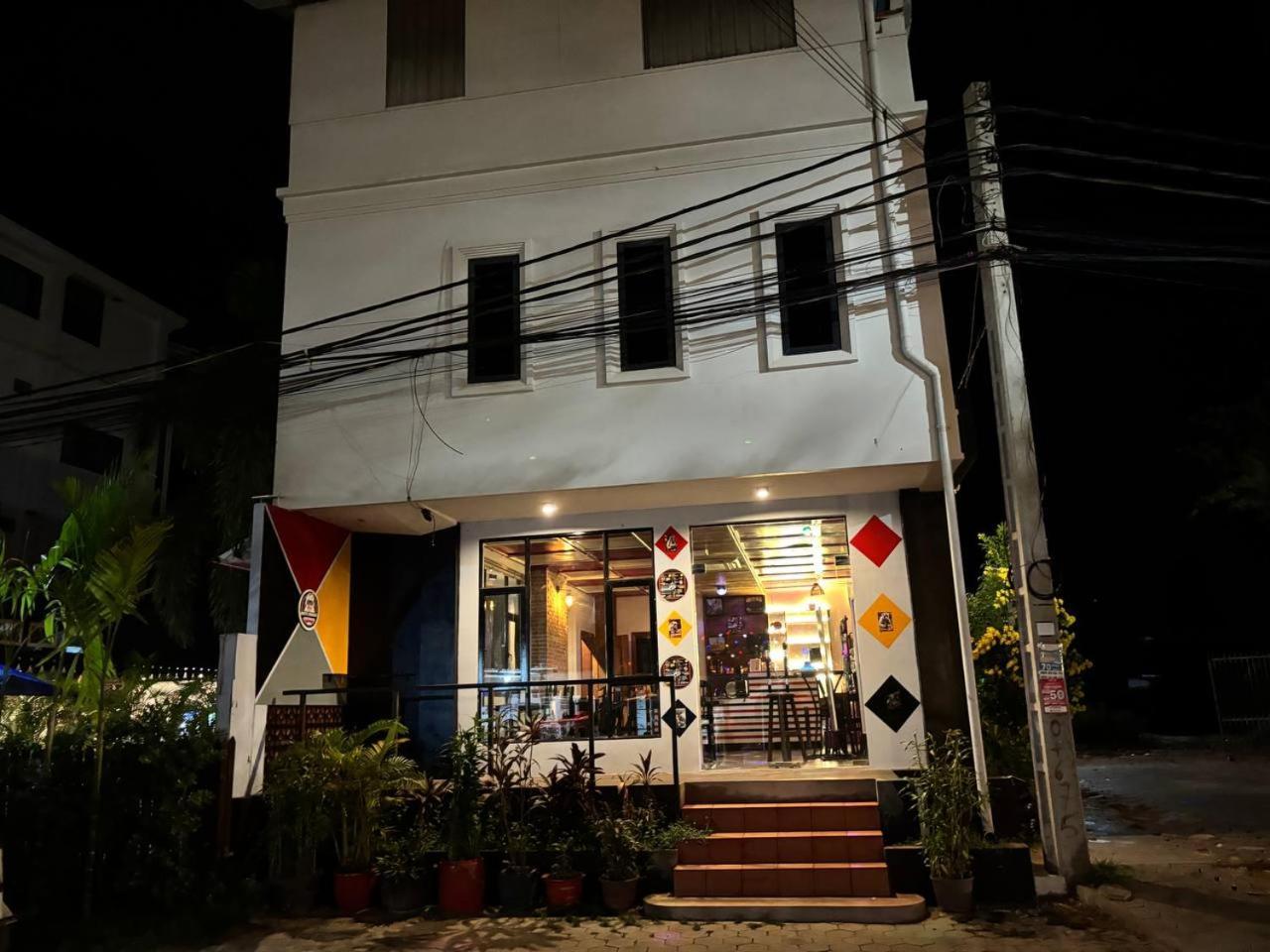 White Monkey Hotel Siem Reap Bagian luar foto