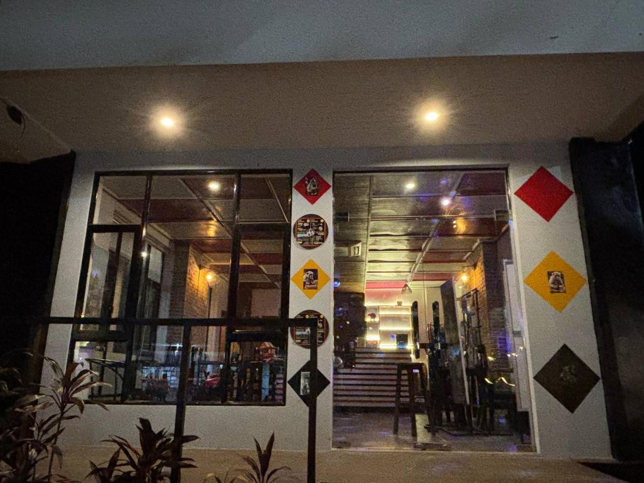 White Monkey Hotel Siem Reap Bagian luar foto