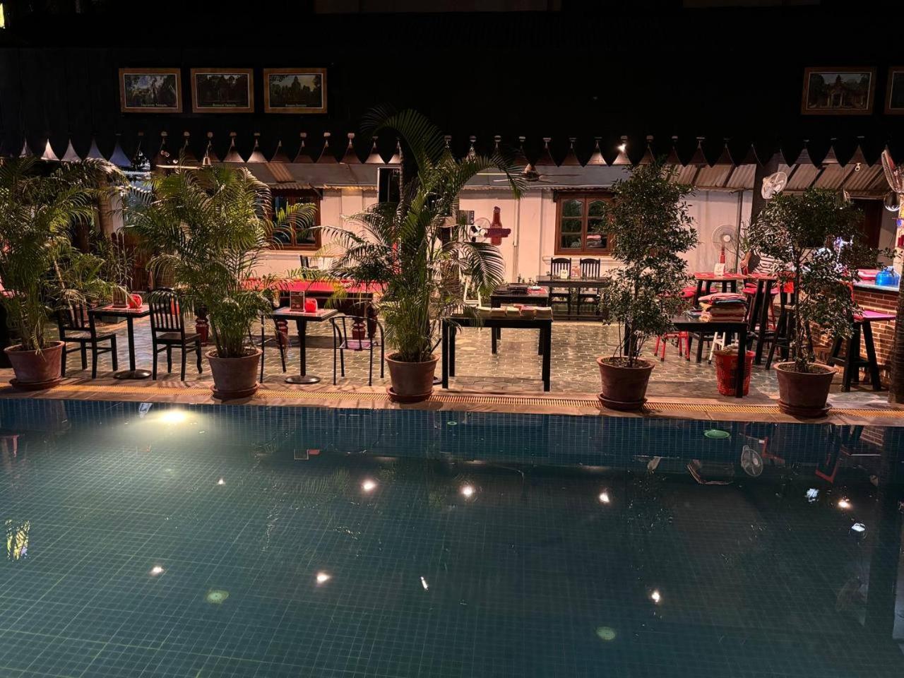 White Monkey Hotel Siem Reap Bagian luar foto