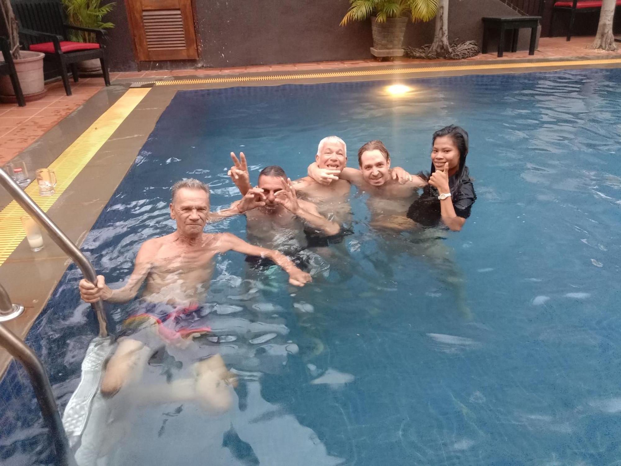 White Monkey Hotel Siem Reap Bagian luar foto